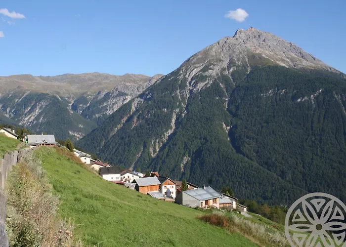 Stilvolles Engadinerhaus Vna