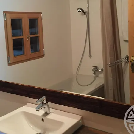 Stilvolles Engadinerhaus Vna