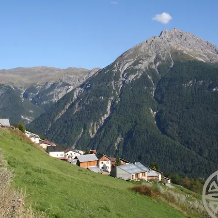 Stilvolles Engadinerhaus Vna