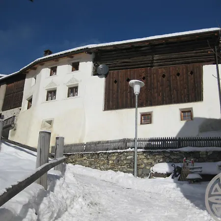 Dom wakacyjny Stilvolles Engadinerhaus