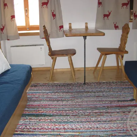 Dom wakacyjny Stilvolles Engadinerhaus *